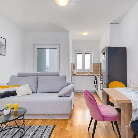 Apartment Roni + Besplatan Parking Zadar Dış mekan fotoğraf
