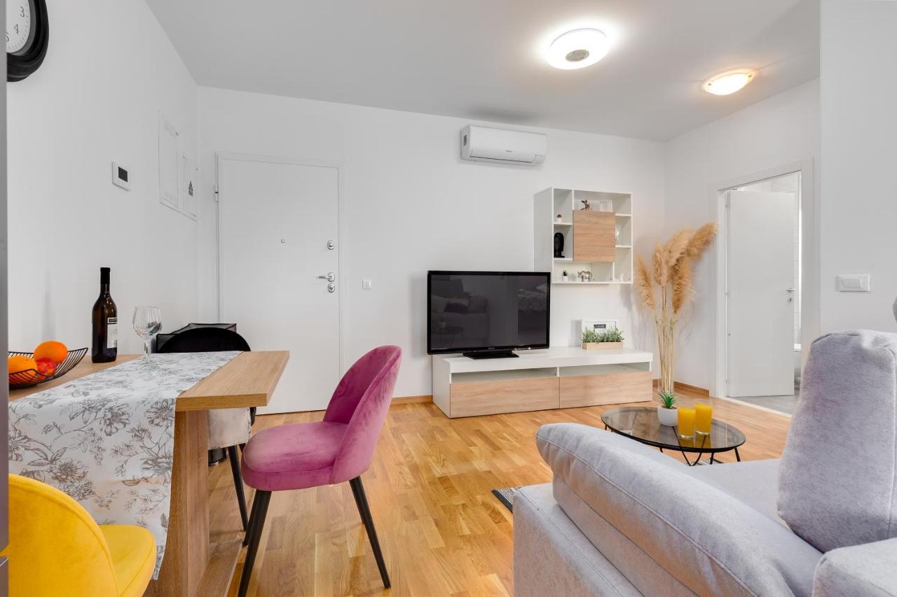 Apartment Roni + Besplatan Parking Zadar Dış mekan fotoğraf
