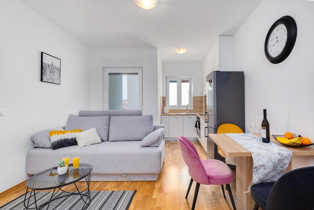 Apartment Roni + Besplatan Parking Zadar Dış mekan fotoğraf