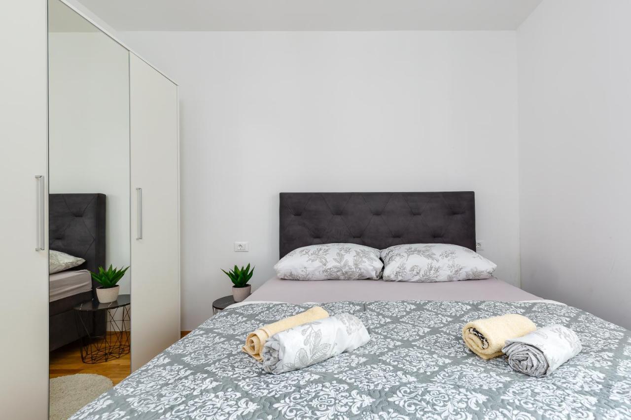 Apartment Roni + Besplatan Parking Zadar Dış mekan fotoğraf