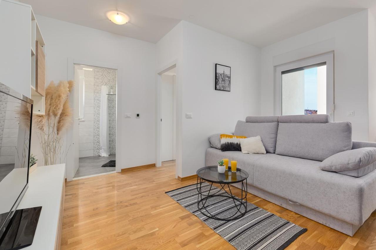 Apartment Roni + Besplatan Parking Zadar Dış mekan fotoğraf