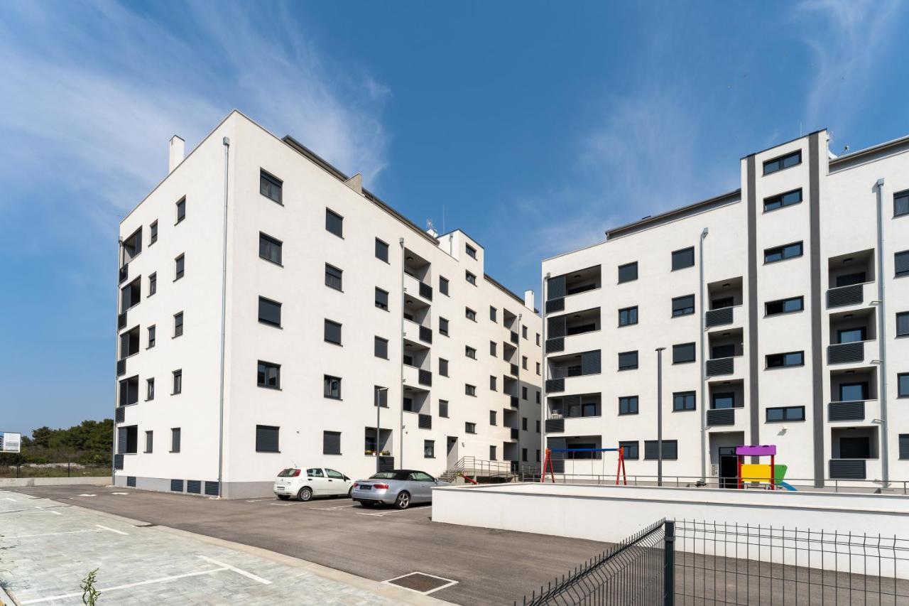 Apartment Roni + Besplatan Parking Zadar Dış mekan fotoğraf