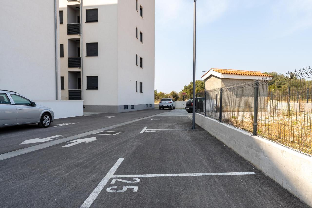 Apartment Roni + Besplatan Parking Zadar Dış mekan fotoğraf