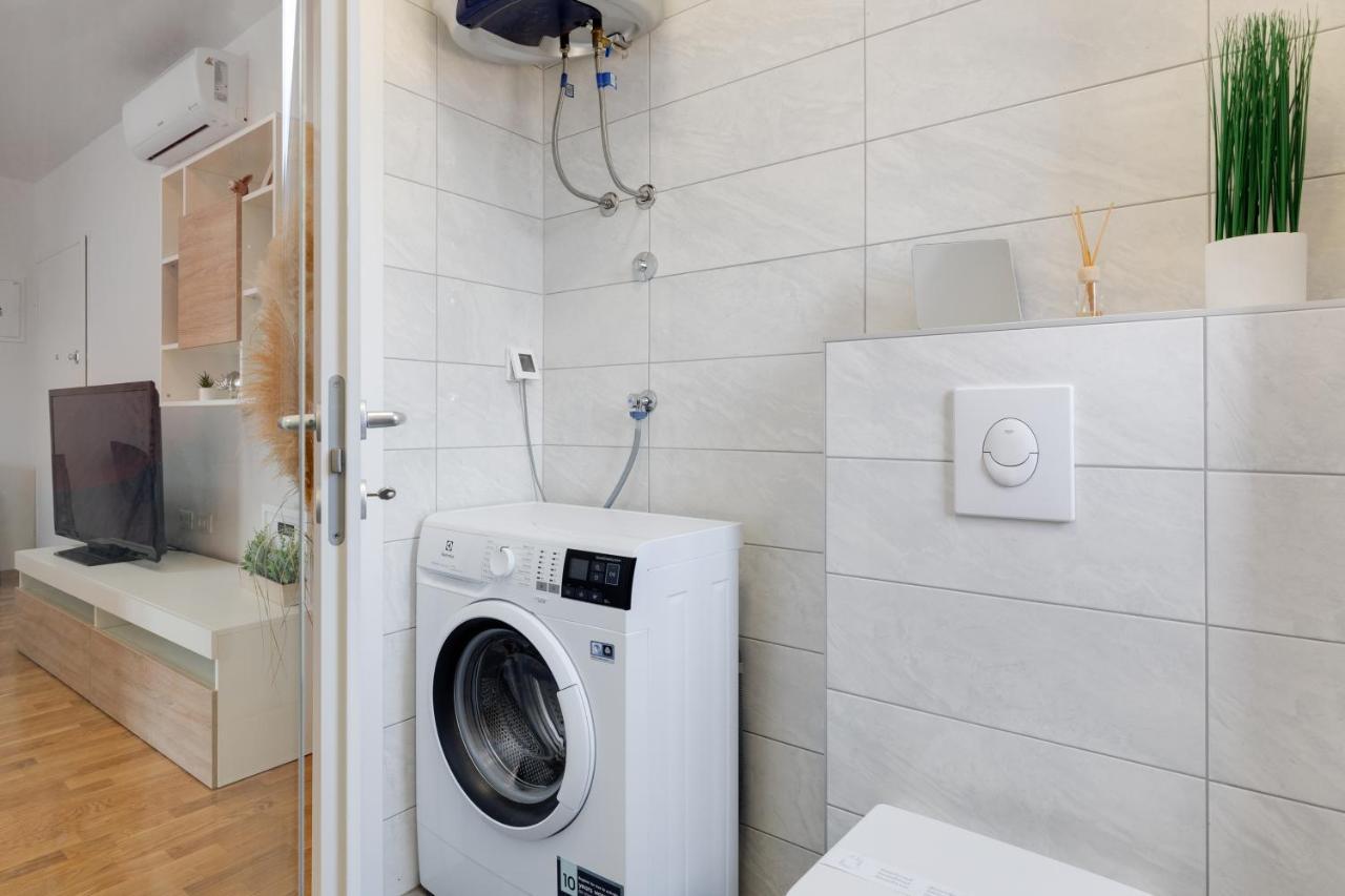 Apartment Roni + Besplatan Parking Zadar Dış mekan fotoğraf