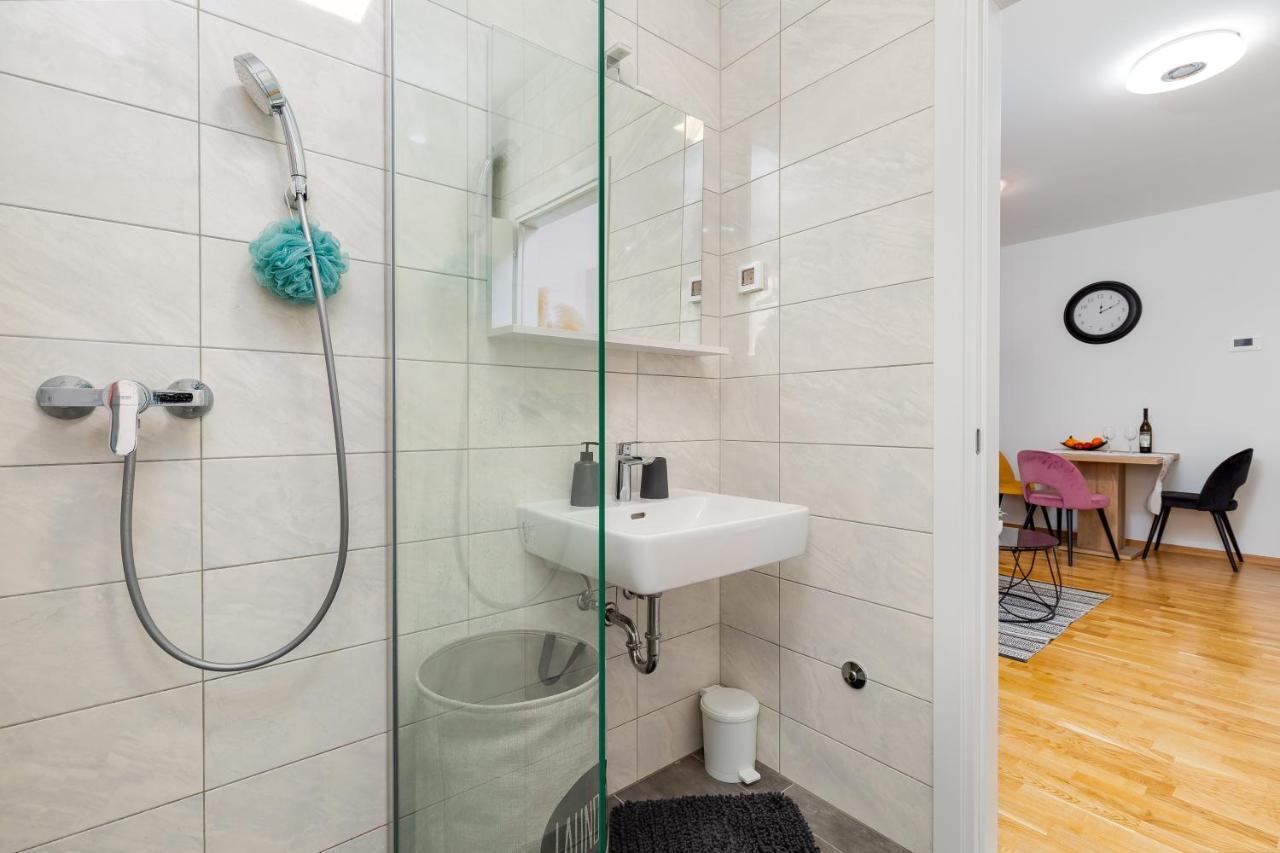 Apartment Roni + Besplatan Parking Zadar Dış mekan fotoğraf