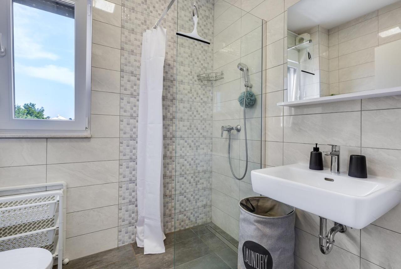 Apartment Roni + Besplatan Parking Zadar Dış mekan fotoğraf