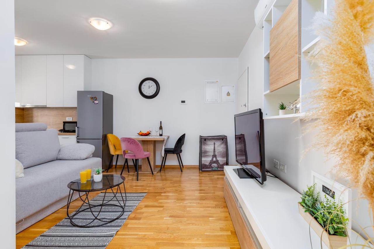 Apartment Roni + Besplatan Parking Zadar Dış mekan fotoğraf